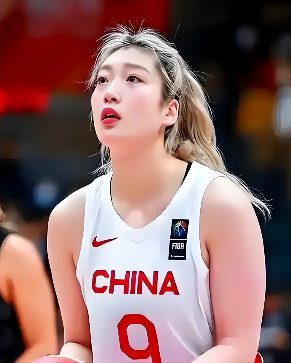 包含22年女篮世界杯回顾：李梦23分，中国胜法国进入半决赛刘正清：爱好盘串盘核桃，希望尽快融入球队的词条